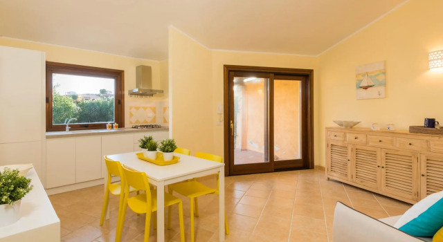 It has 2 bedrooms, 2 bathrooms, large living room with fully equipped kitchen (with microwave, dishw-Perlacea 18