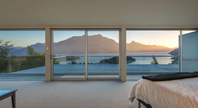 Queenscliff Villa - outstanding views and close to town, Забронировать Вилла Куинстаун 