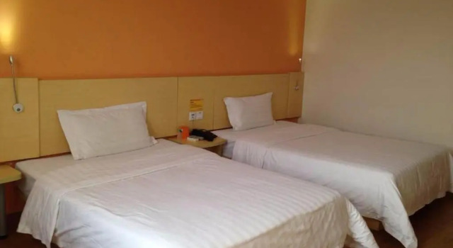 Двухместный номер Business 7 Days Inn Qionghai Bus Station Branch