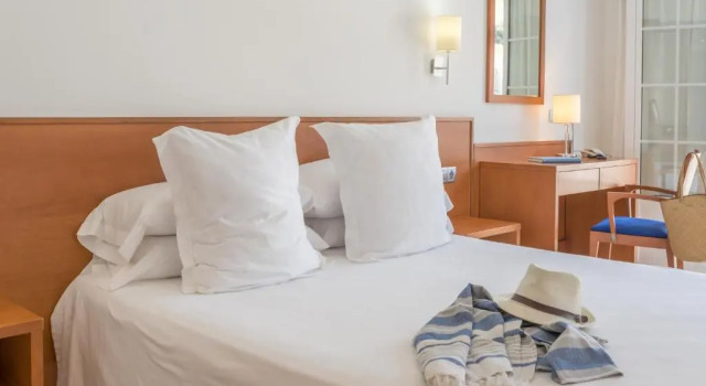 Четырёхместный номер Hotel Jeni & Restaurant