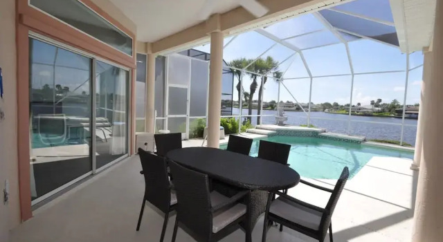 Коттедж Canal Home w Heated Pool Dock