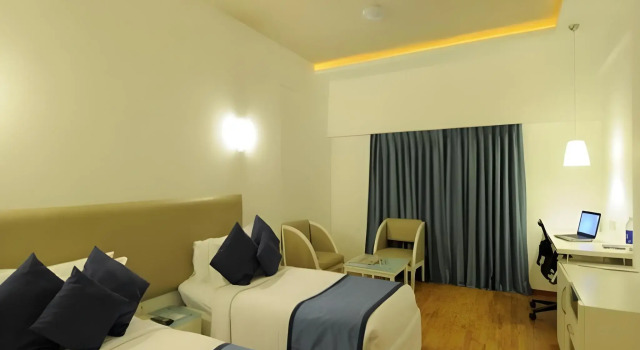 The Central Court, Rezerwuj Hotel Lakdi Ka Pul 