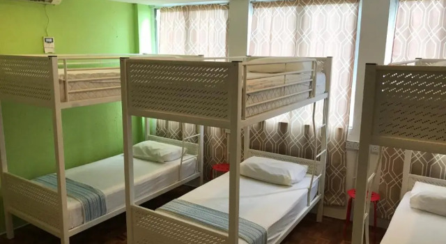 Кровать в общем номере Check In Lodge