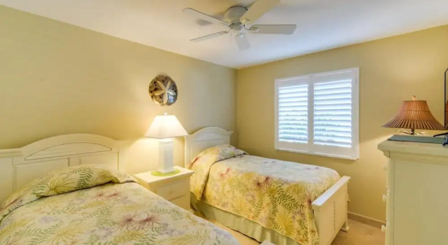 Sanibel Siesta on the Beach Unit 203 2 Bedrooms 2 Bathrooms Condo, Забронировать Апартаменты/квартира Отели Санибел с парковкой, Парковка