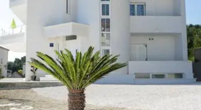 Apartments Bila Villa, Rezerwuj Apartament Hotele w Split-Dalmatia County z parkingiem, Parking