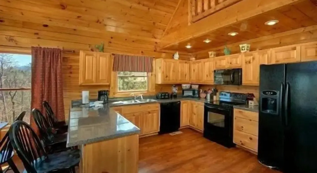 Кровать в общем номере Smoky Mountain Lodge