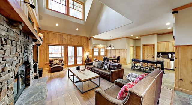 213 Vista Pines Circle Home 5 Bedrooms 4.5 Bathrooms Home