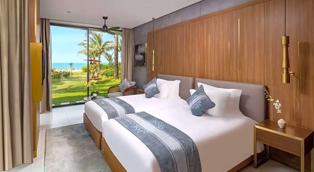 Вилла с 3 комнатами рядом с пляжем Wyndham Royal Beachfront Resort & Spa Danang