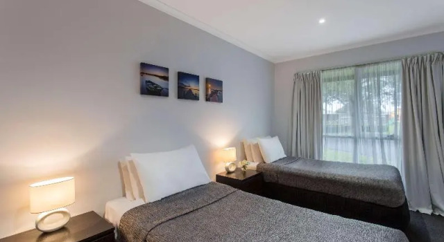 Люкс с 2 комнатами Best Western Colonial Village Motel