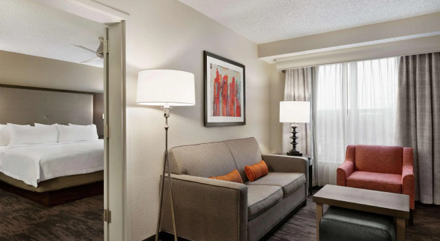 Четырёхместный люкс с 2 комнатами Homewood Suites by Hilton Dallas-Plano