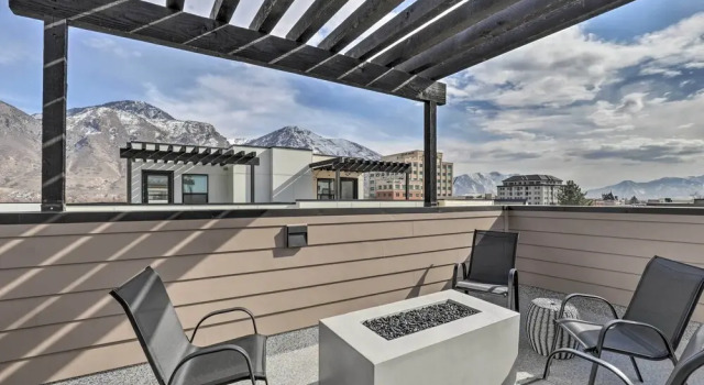Апартаменты Chic & Sunny Provo Townhome w/ Rooftop Deck!