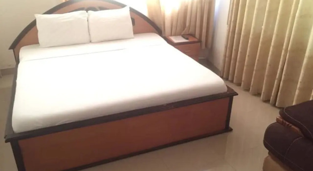 Monipee Hotel, Book Hotel Obuasi 