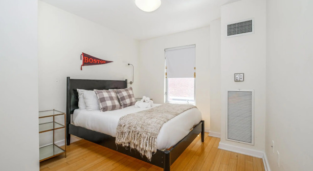 Modern 2BR + 100 Walkscore | Theatre District | Evonify