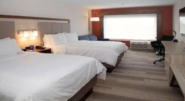 Люкс Standard Holiday Inn Express & Suites - Marion by IHG