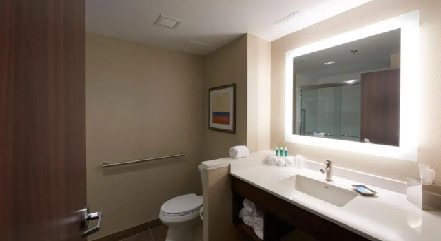 Четырёхместный номер Standard Holiday Inn Express & Suites St. Johns Airport by IHG
