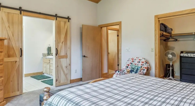 Spacious 4br/3ba. Continuous hot Water Tank! 4 Bedroom Home by Redawning