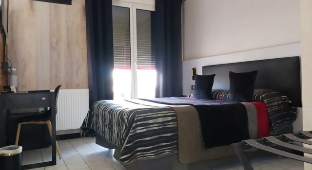 Двухместный номер Comfort Hotel Médicis