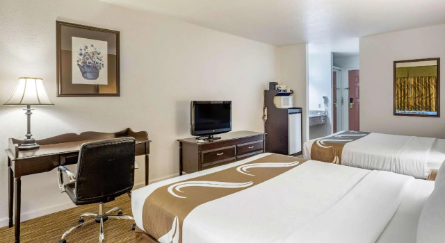 Четырёхместный номер Standard Quality Inn & Suites Tulare