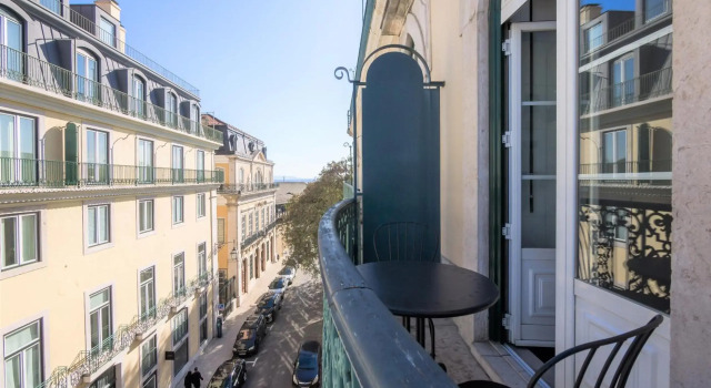Nomad's Fine Arts in Chiado with Garage