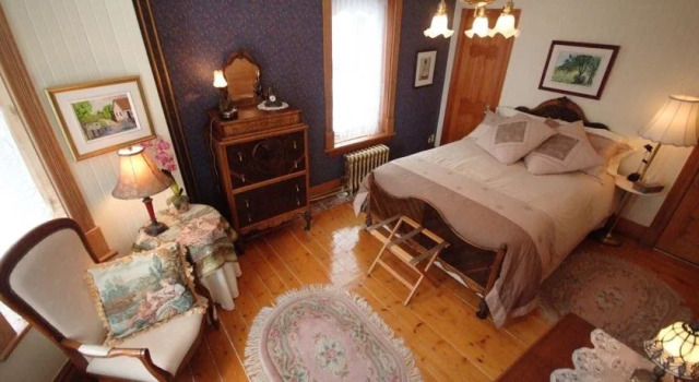 Au Petit Chateau, Book Hotel Levis Chaudiere-Appalaches