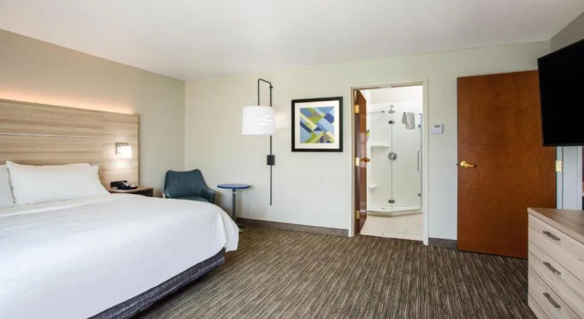 Семейный люкс Holiday Inn Express Hotel & Suites Lewisburg by IHG