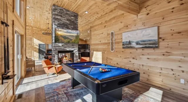 Апартаменты Brand New Cabin w Fire Pit Hot Tub Gameroom