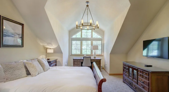 Luxury 4 bedroom Premier Residence at St James Place 4 Condo by RedAwning
