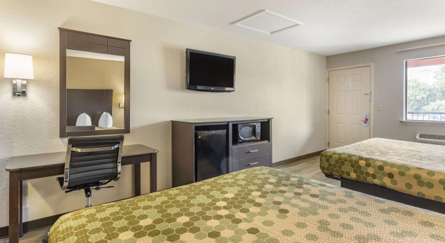 Четырёхместный номер Standard Econo Lodge Near Lackland Air Force Base-SeaWorld