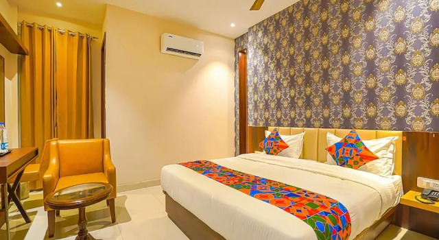 Номер Deluxe FabHotel Prime Empire