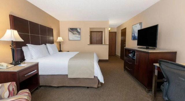 Номер Standard Wyndham Riverfront Hotel
