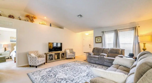 Family-friendly Spring Hill Vacation Home w/ Lanai, Prenota Hotel Spring Hill Florida