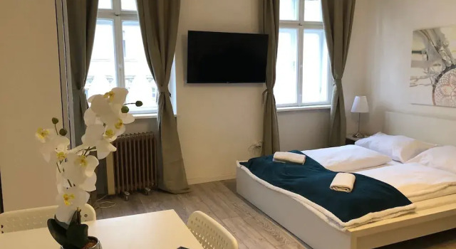 Апартаменты Stylish Apt Near Wiener Stadthalle