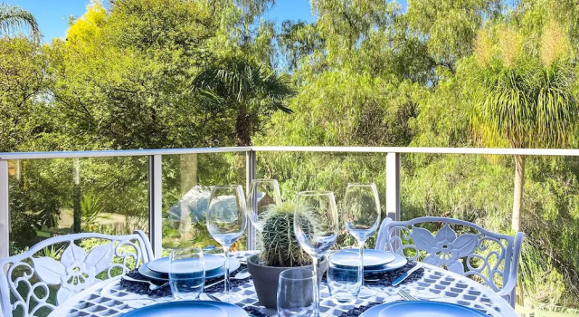 Апартаменты Feather Nest Guest House