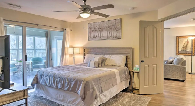 Lakefront Branson Condo w/ Porch & Dock Access, Забронировать Отель Отели Table Rock Lake с парковкой, Парковка