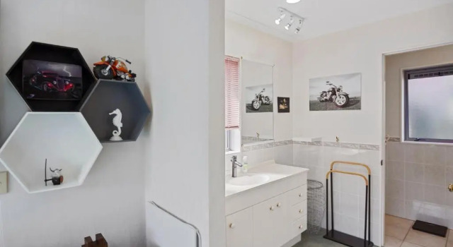 Fantails Roost - Bowentown Holiday Home