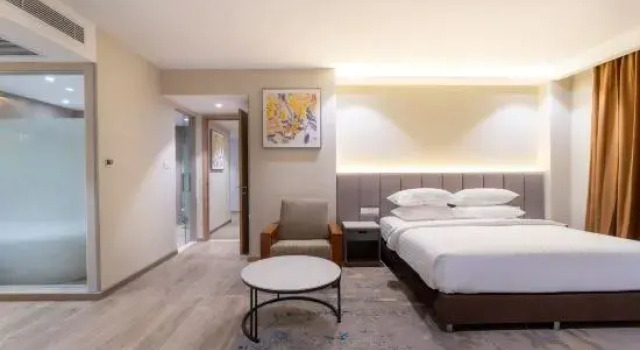 Семейный люкс с 2 комнатами The Skye Phnom Penh Hotel & Apartments