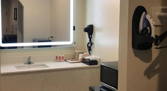 Семейный номер Standard Econo Lodge Inn & Suites Houston Willowbrook