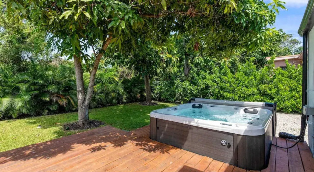 Коттедж Casa Siesta Modern by Design District Hot Tub