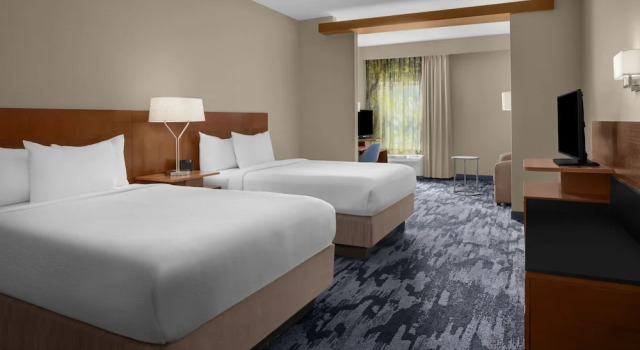 Люкс c 1 комнатой Fairfield Inn & Suites by Marriott Savannah Downtown Historic District