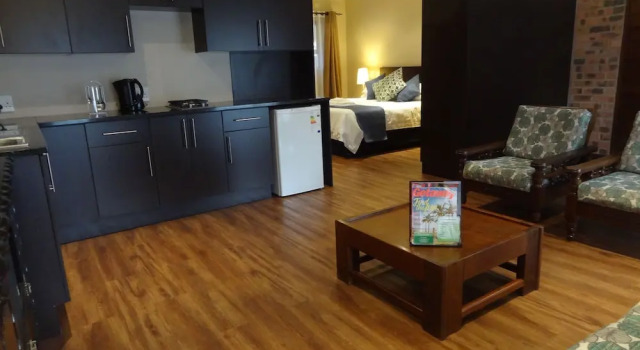 Апартаменты Ruth Avenue Guest House