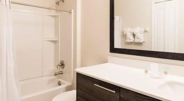 Номер Standard Lovely 2 Bed 2 Bath Town Home-2sltth1 2 Bedroom Townhouse by RedAwning
