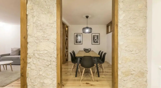 Amazing 3-bedroom Apartment in City Center - Fits 8, Забронировать Апартаменты/квартира Мизерикорди Лиссабон, рядом с Money Museum