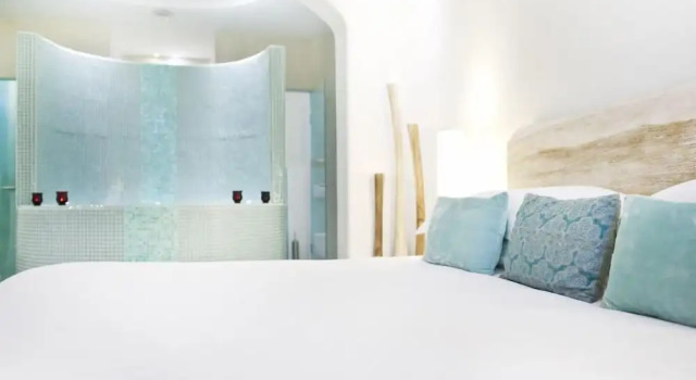 Люкс с балконом и с видом на море Allure Suites