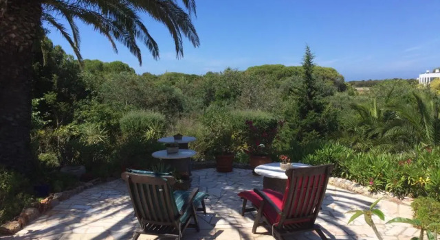 Вилла Castelo do Mar, 3 bedroom villa with private pool in large garden, 400m to beach and close to village