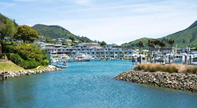 Апартаменты с балконом Boathouse Apartments