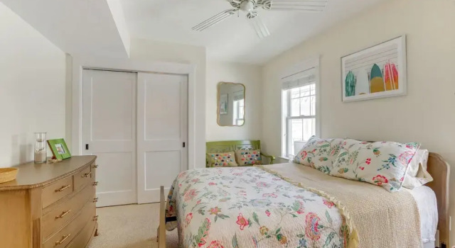 Коттедж Spacious Avalon Beach House - 2 Blocks to Water!