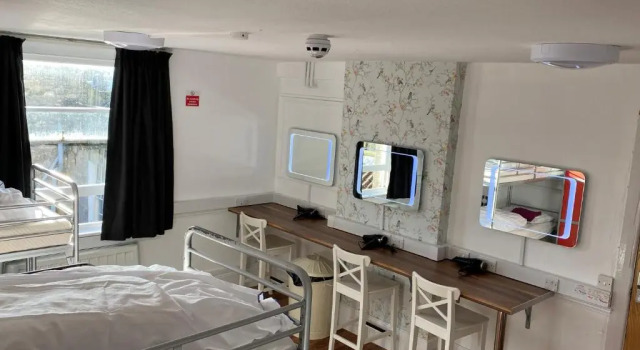 Pat în dormitor (dormitor pentru femei) YMCA Bath