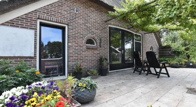 Holiday Home in a Beautiful Nature Reserve in Ruinerwold, for 2 People, Book Hotel Hotels in Ruinerwold with Parking, Parking