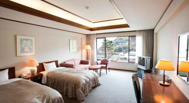 Shiki Resort Shion Atami, Boek Resort Hotels in Tokai met parkeren, Parkeren