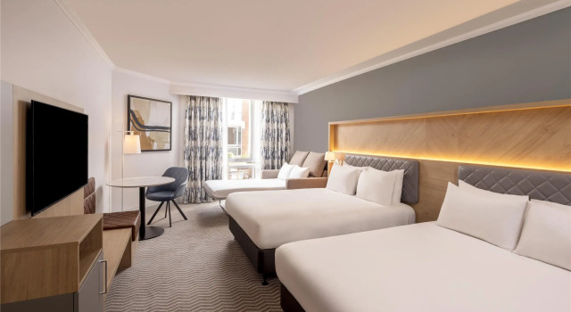 Семейный номер Deluxe Hilton Northampton Hotel
